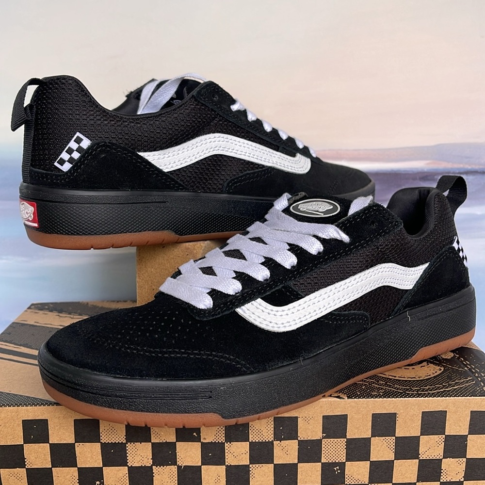 Vans Men’s Zahba
Black/White
VN0007QQBA2
Sneakers